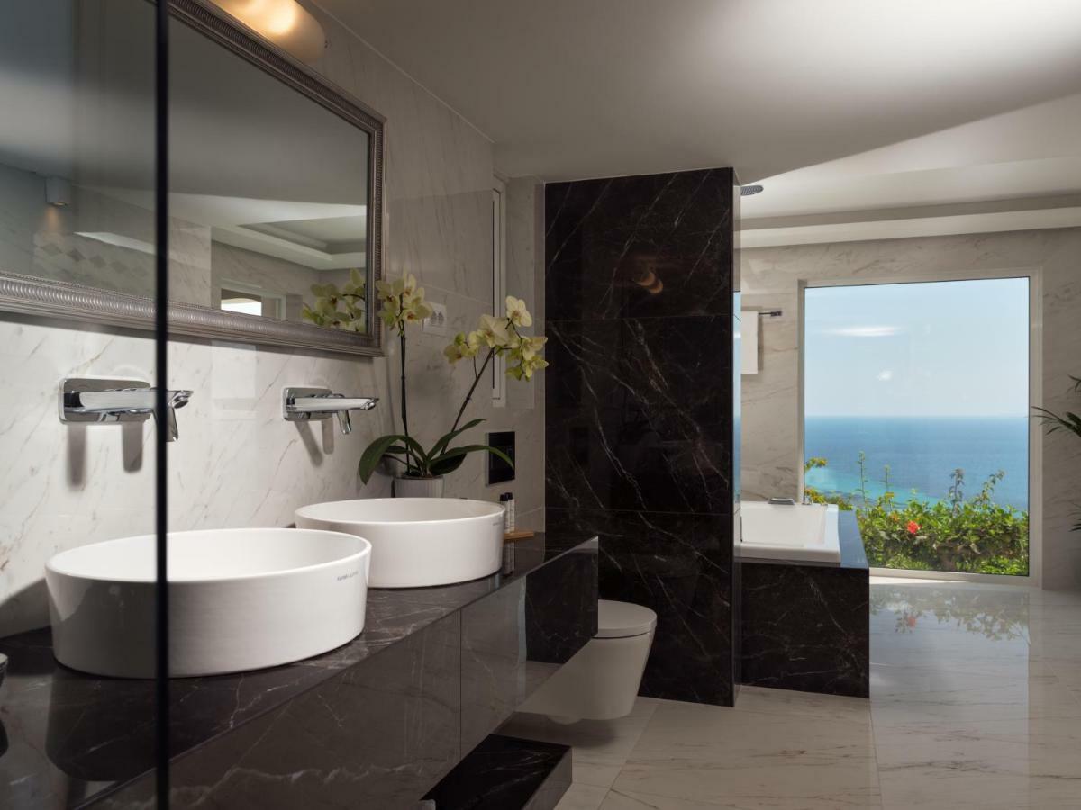 Golden July Luxury Villa Akrotiri  Buitenkant foto
