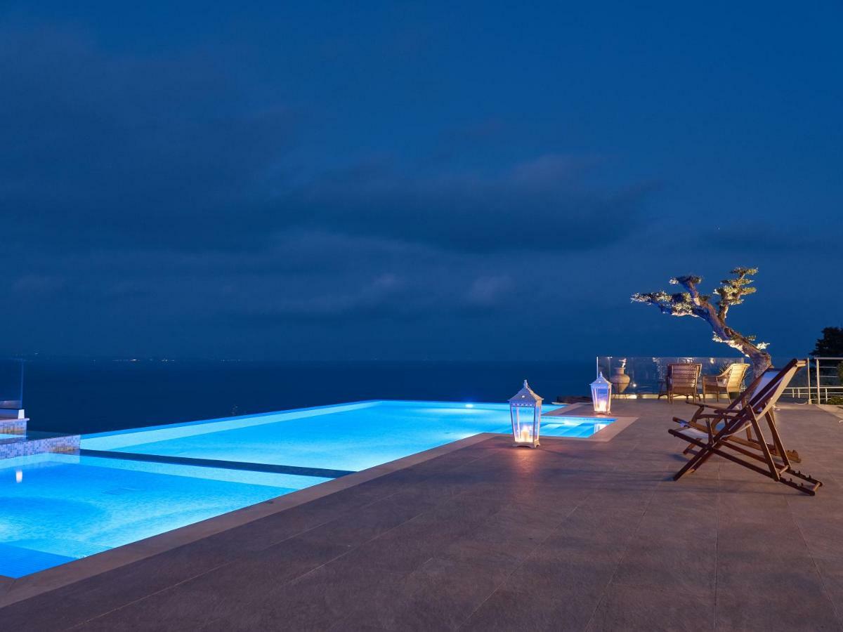 Golden July Luxury Villa Akrotiri  Buitenkant foto